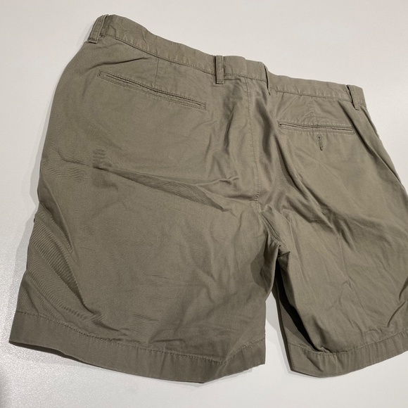 J. Crew 7" Stretch  Chino Flat Front Shorts in Khaki Green - Picture 4 of 4